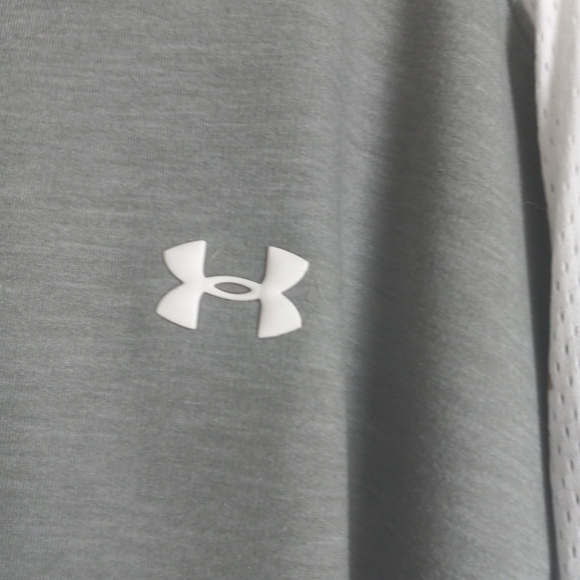 Under Armour Pullover - Picture 6 of 8